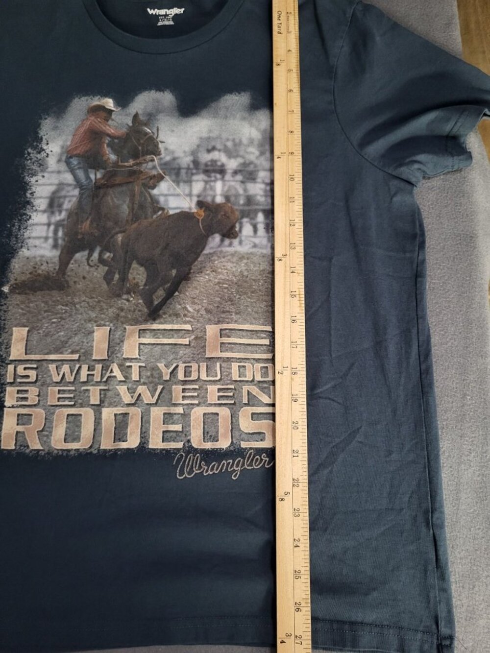 Wrangler "Life is What You Do Between Rodeos" Graphic T Shirt Men's SZ LG - Picture 6 of 7